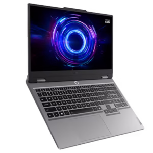Ordinateur portable de jeu Lenovo LOQ gris ouvert et vu de trois-quarts, affichant un fond d'écran sombre avec un cercle néon abstrait aux teintes bleues et violettes sur un fond transparent.